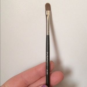 Mac 236 brush